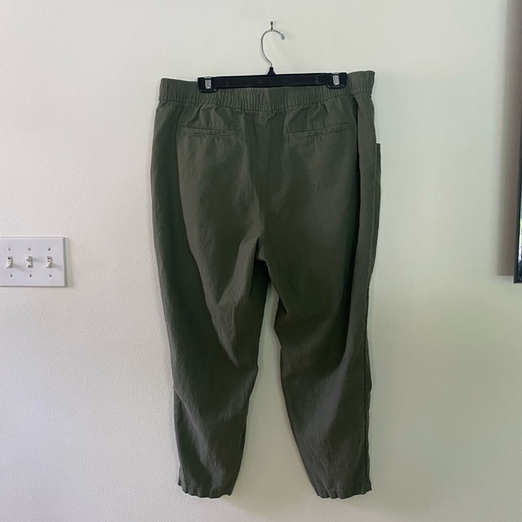 Old Navy | Linen-Blend Cropped Pant - Picture 7 of 11
